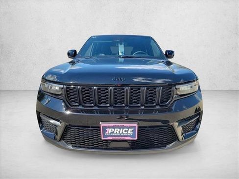 Certified 2025 Jeep Grand Cherokee Altitude image 2