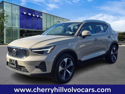Certified 2025 Volvo XC40 B5 Core w/ Protection Package Premier image 3