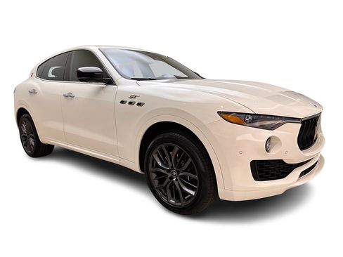 Used 2024 Maserati Levante GT Ultima image 3