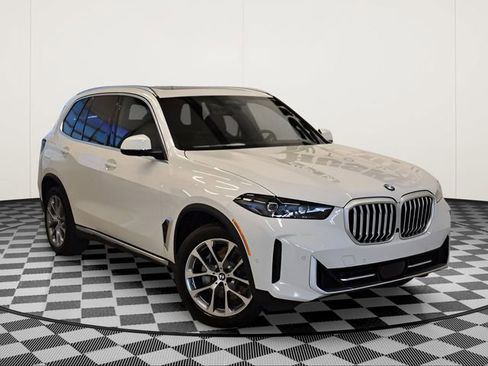 New 2026 BMW X5 xDrive40i w/ Premium Package AWD/4WD image 1