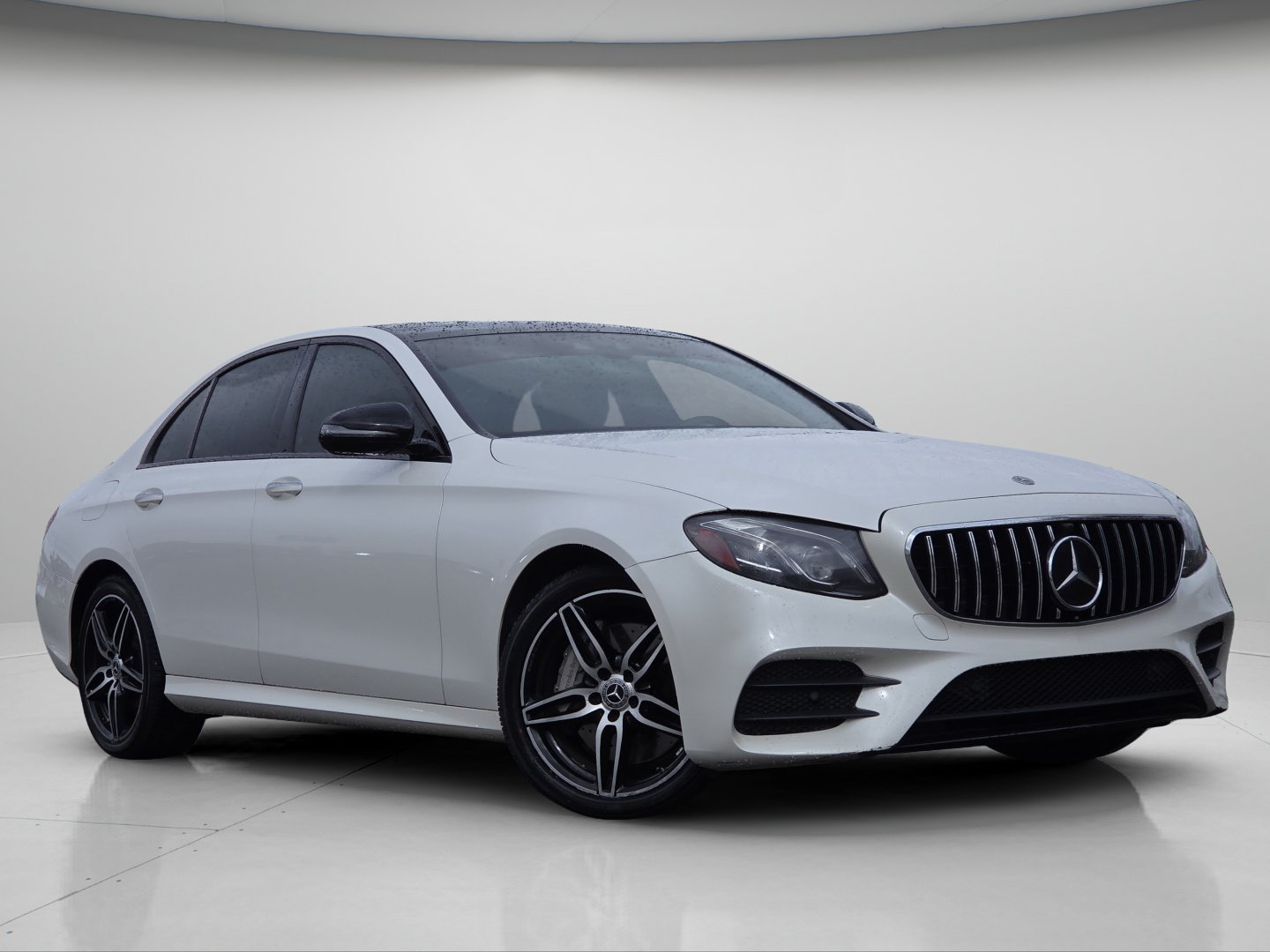 Used 2019 Mercedes-Benz E 300 4MATIC image 2