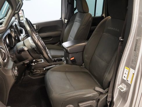 Used 2020 Jeep Wrangler Unlimited Sahara image 3