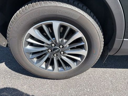 Used 2021 Lincoln Nautilus Reserve AWD/4WD image 9
