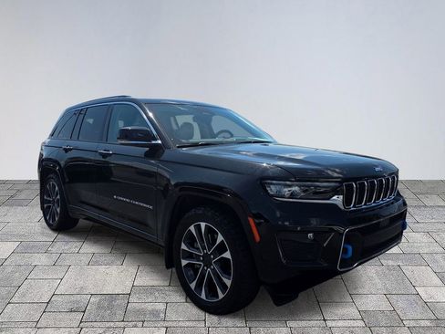 Used 2022 Jeep Grand Cherokee Overland w/ Luxury Tech Group IV AWD/4WD image 1