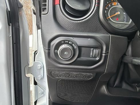 Used 2025 Jeep Wrangler Unlimited Rubicon image 13