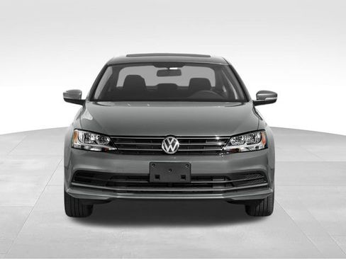 Used 2017 Volkswagen Jetta SE FWD image 4