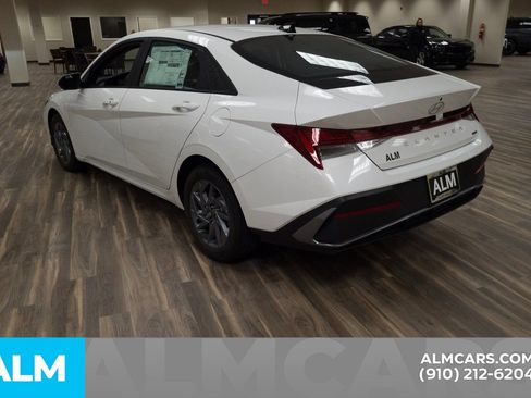 Certified 2024 Hyundai Elantra Blue image 9