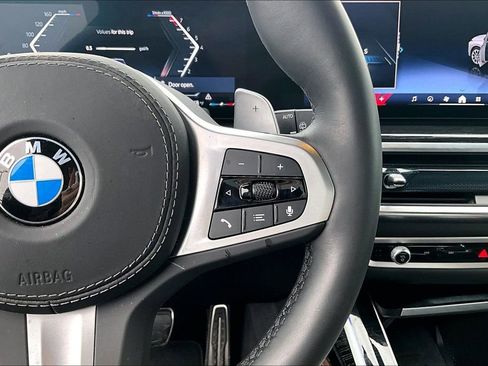 Used 2025 BMW X7 xDrive40i w/ M Sport Package image 21