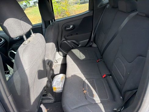 Used 2021 Jeep Renegade Latitude AWD/4WD image 12