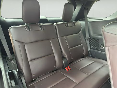Used 2025 Ford Explorer Platinum AWD/4WD image 14
