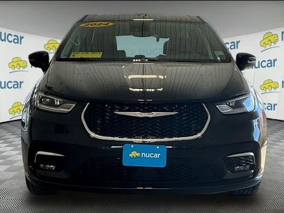 Used 2023 Chrysler Pacifica Touring-L