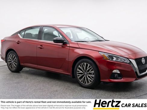 Used 2025 Nissan Altima 2.5 SV FWD image 1