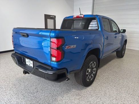 Used 2024 Chevrolet Colorado Z71 w/ Z71 Convenience Package 2 AWD/4WD image 3