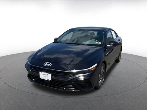 Used 2025 Hyundai Elantra SEL image 5