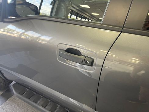 Used 2023 Nissan Titan PRO-4X w/ Pro-4x Convenience Package image 13