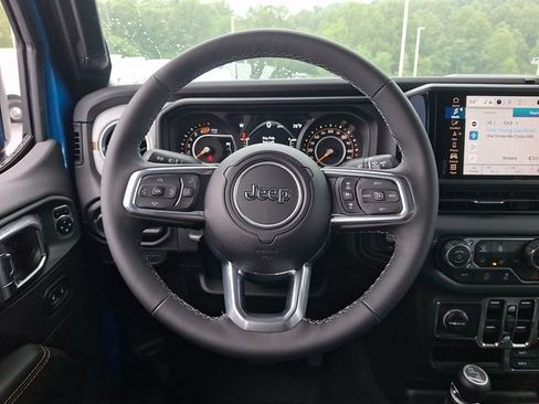 Used 2025 Jeep Wrangler Unlimited Sahara AWD/4WD image 19