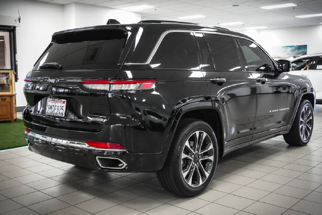 Used 2022 Jeep Grand Cherokee Overland AWD/4WD image 4