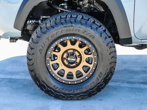 Used 2021 Toyota Tacoma TRD Off-Road w/ Technology Package AWD/4WD image 7