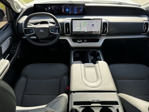 New 2025 Ford Expedition Active image 13