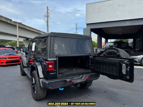 Used 2023 Jeep Wrangler Unlimited Sahara AWD/4WD image 28