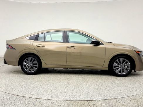Used 2026 Nissan Sentra SL w/ Floor Mat Package FWD image 4