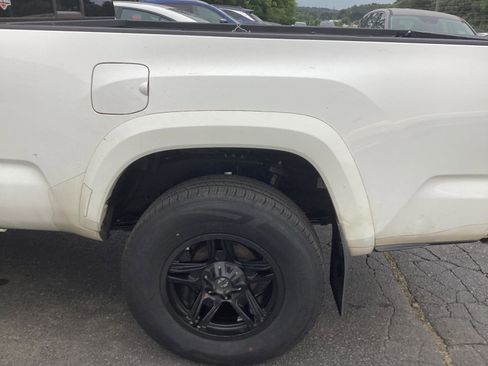 Used 2018 Toyota Tacoma SR5 RWD image 16