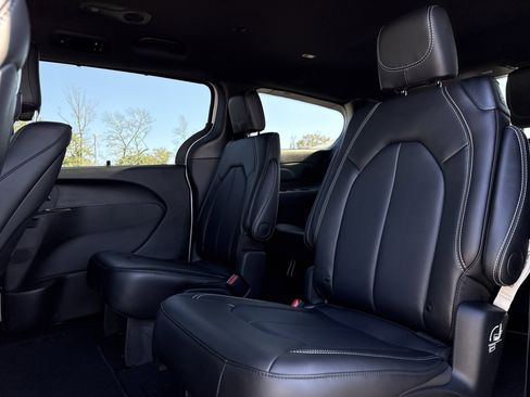 New 2026 Chrysler Pacifica Select image 31