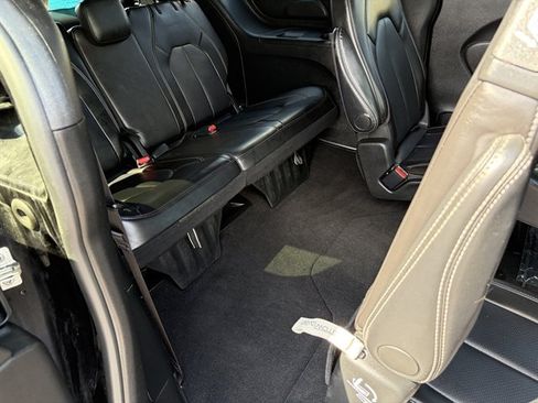 Used 2025 Chrysler Pacifica Select FWD image 51
