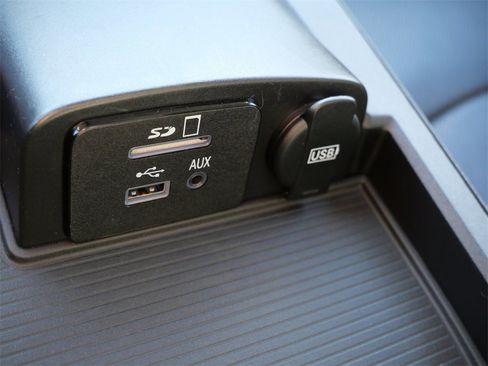 Used 2016 RAM 1500 Laramie w/ Convenience Group image 25