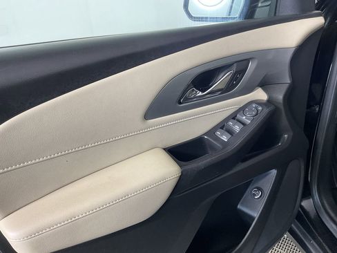 Used 2022 Chevrolet Traverse LT FWD image 17