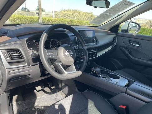 Used 2023 Nissan Rogue SV image 10