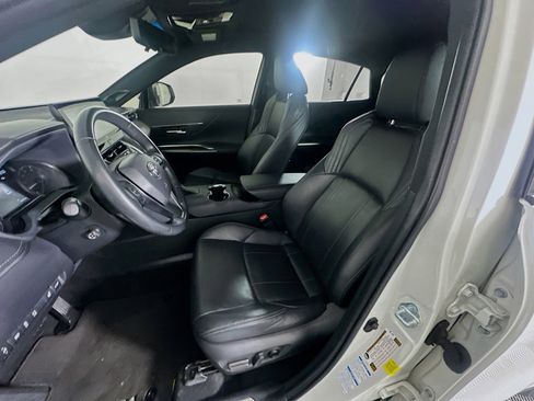 Used 2021 Toyota Venza LE image 13