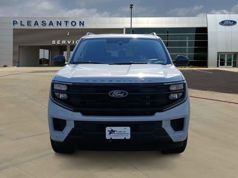 Used 2025 Ford Expedition Active image 8