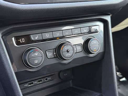 Used 2020 Volkswagen Tiguan SE image 20