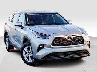 Used 2024 Toyota Highlander LE video 2
