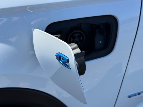 Used 2022 Jeep Grand Cherokee Limited image 24