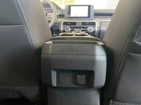 Certified 2025 Toyota Tacoma SR5 AWD/4WD image 32
