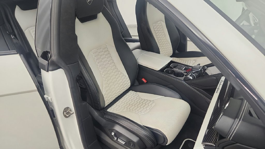 Used 2019 Lamborghini Urus AWD/4WD image 40