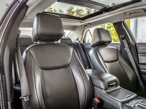 Used 2020 Chrysler 300 Limited image 39