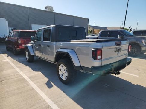 Used 2021 Jeep Gladiator Sport image 4