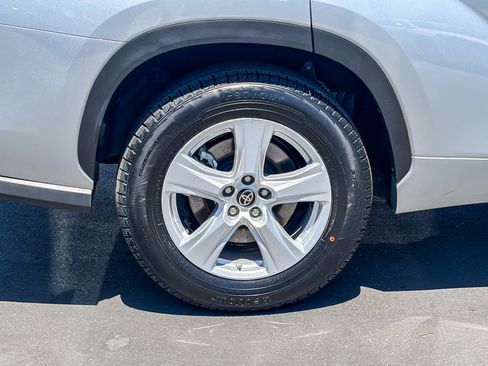 Used 2023 Toyota Highlander L FWD image 10