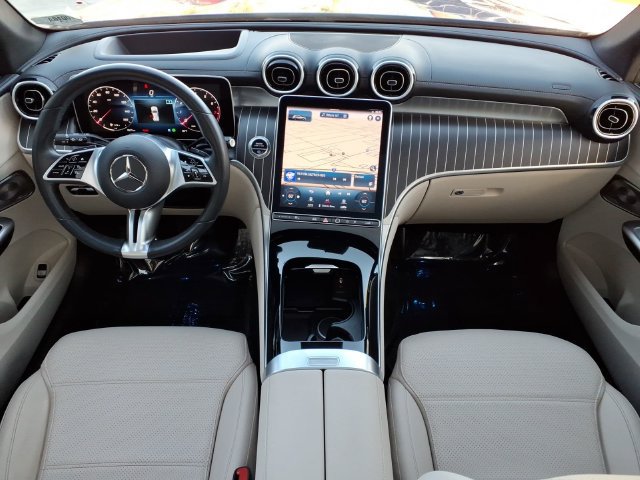 Used 2024 Mercedes-Benz GLC 300 image 4