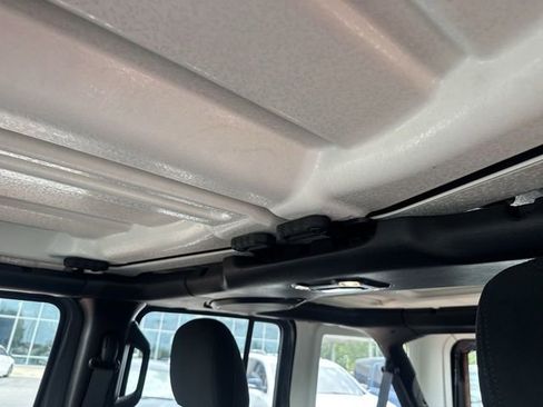 Used 2022 Jeep Wrangler Unlimited Sport AWD/4WD image 23