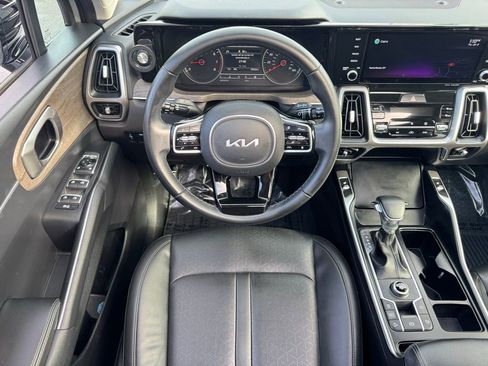 Used 2022 Kia Sorento EX w/ Panoramic Sunroof Package image 16