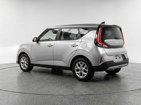 Used 2025 Kia Soul LX w/ LX Technology Package FWD image 6