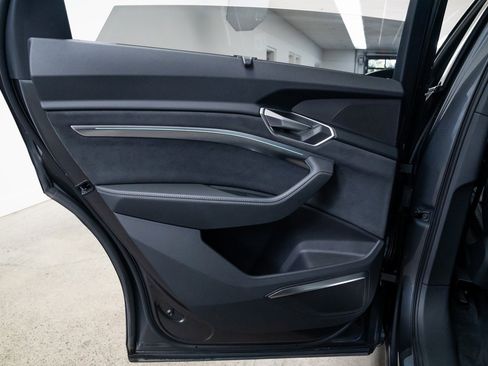 Used 2022 Audi e-tron S Prestige w/ Prestige Package image 20