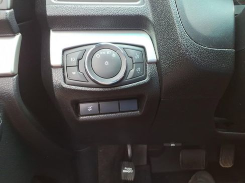 Used 2016 Ford Explorer XLT w/ Equipment Group 202A AWD/4WD image 17