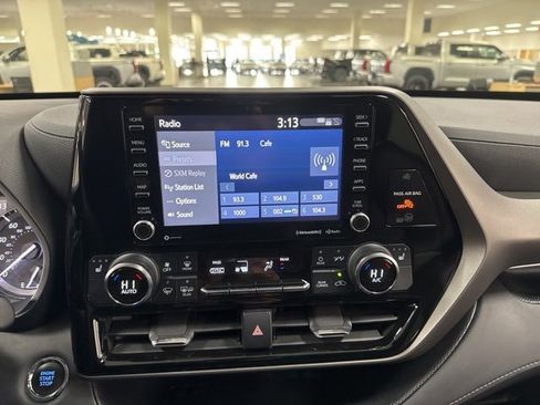 Certified 2022 Toyota Highlander XLE image 32