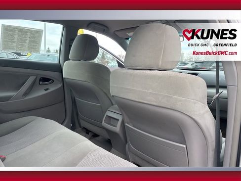 Used 2010 Toyota Camry LE image 35