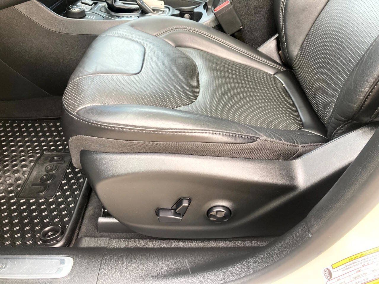 Used 2019 Jeep Cherokee High Altitude AWD/4WD image 15